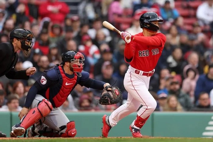 Boston Red Sox Outfielder Reportedly Helping Recruit Ace Pitcher