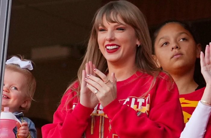 Travis Kelce Reveals His Dad's Reaction To Seeing Taylor Swift For The First Time
