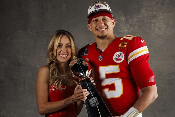 Everyone is Loving Text Message Patrick Mahomes Sent His Wife