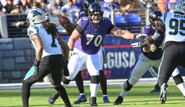 Ravens discussing deal with one of NFL's oldest O-linemen