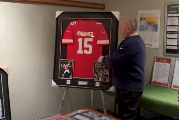 Travis Kelce and Taylor Swift donate signed Kansas City Chiefs jersey to charity