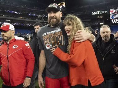 Taylor Swift and Travis Kelce sit on same side of the booth during cozy Los Angeles dinner date