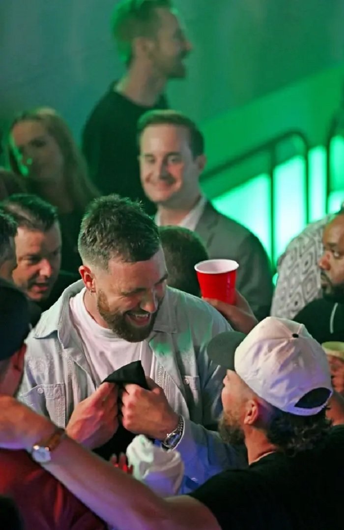 Watch Travis Kelce Celebrate After His First Bet Hits at the Kentucky Derby