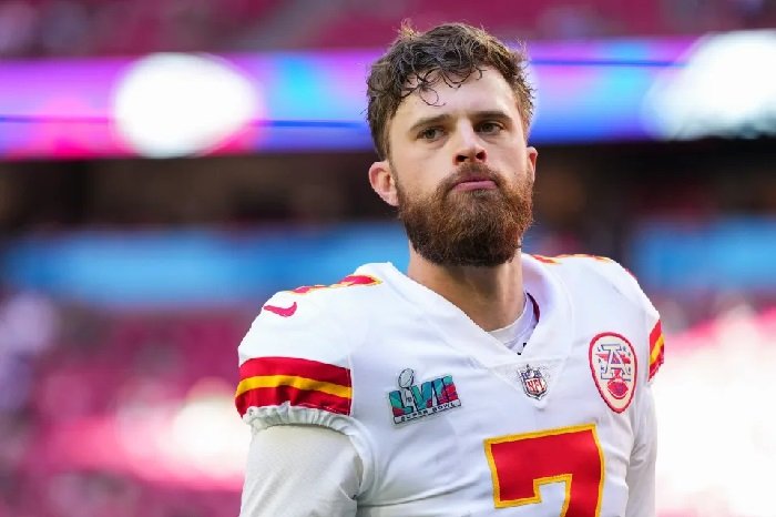 Jason Kelce Defends Kylie Kelce Against Internet Trolls