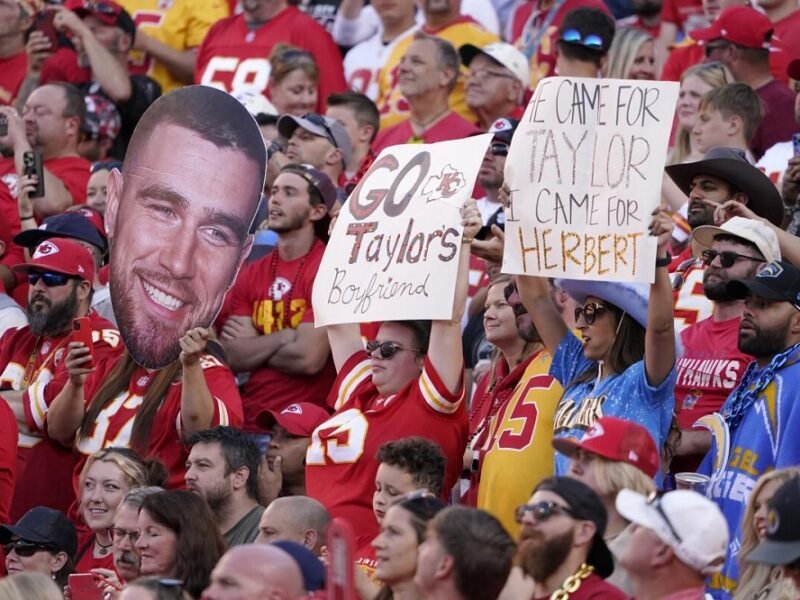 Taylor Swift Fans Cheer on Travis Kelce During Chiefs' Training Camp: 'It Shows How Dedicated Swifties Are'